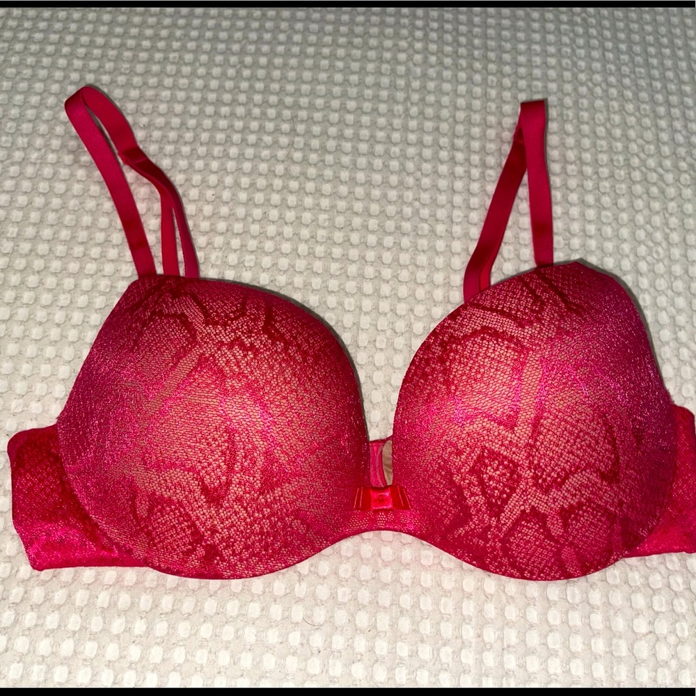 Incredible by Victoria’s Secret Pink Lace Bra